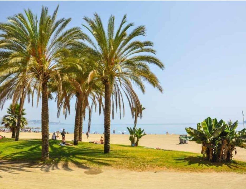Апартаменты Malagueta 1 Linea De Playa Малага Экстерьер фото